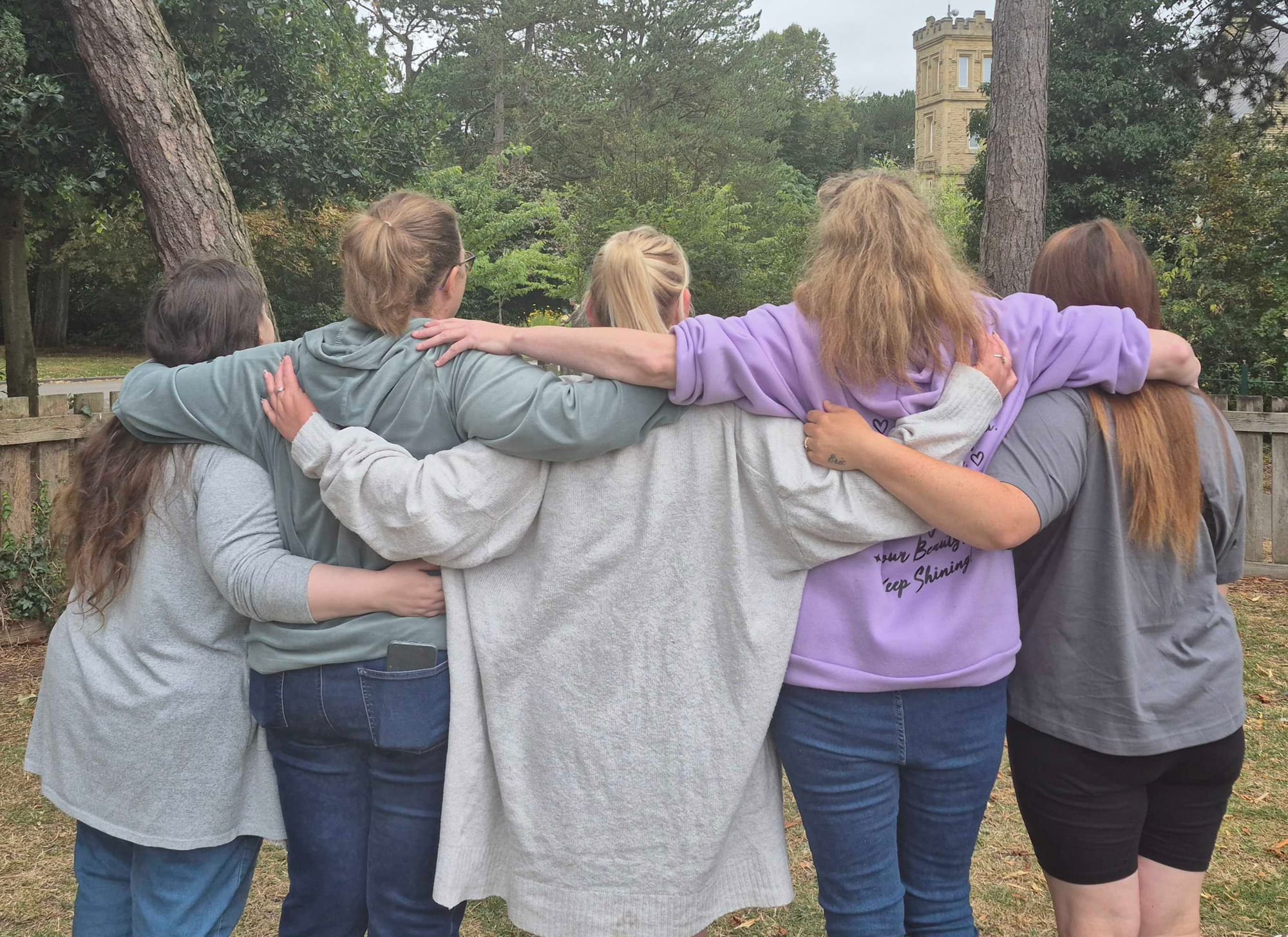 Peer mentors and parents in a welcoming drop-in space